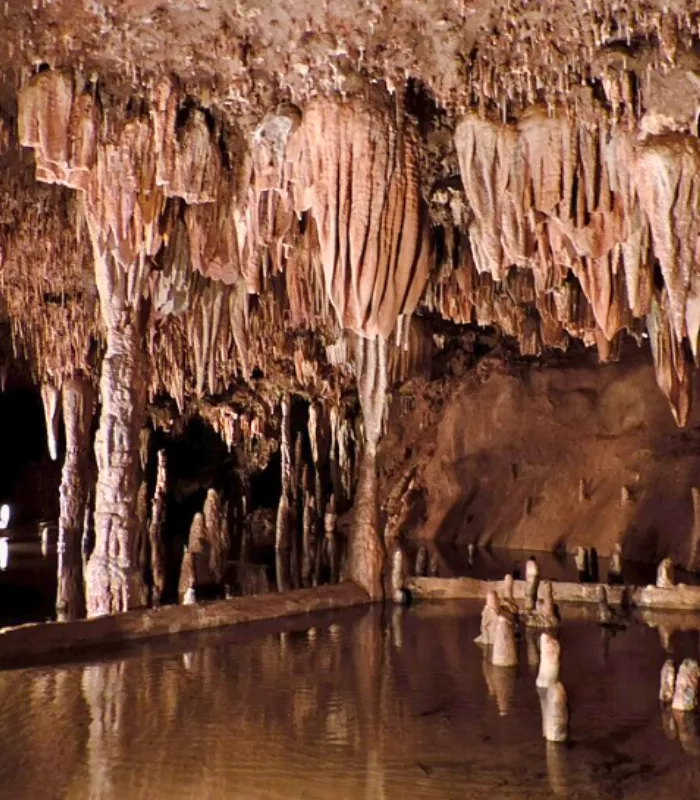 Meramec Caverns Sullivan Missouri