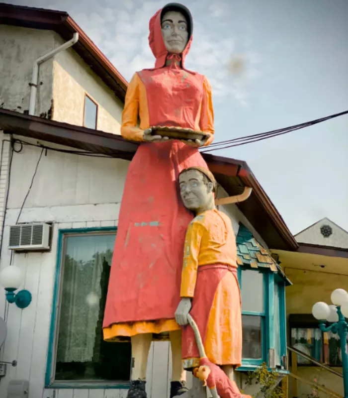 Pioneer Woman and Chil Statue Pennsylvania