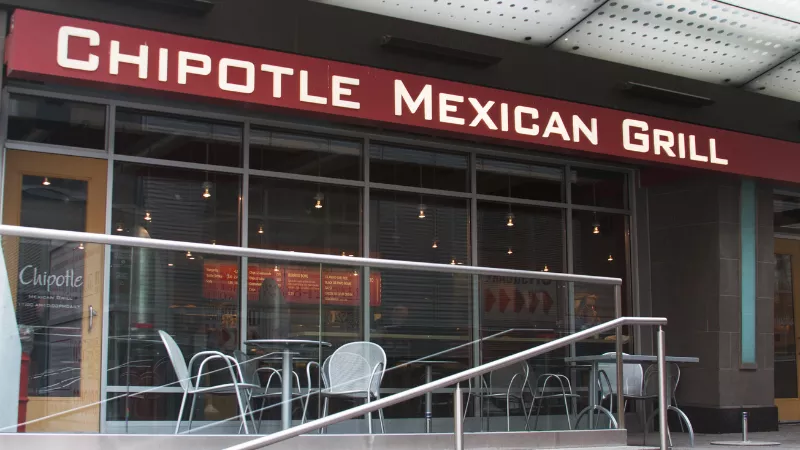 what-you-can-get-extra-at-chipotle-and-how-much-in-2024